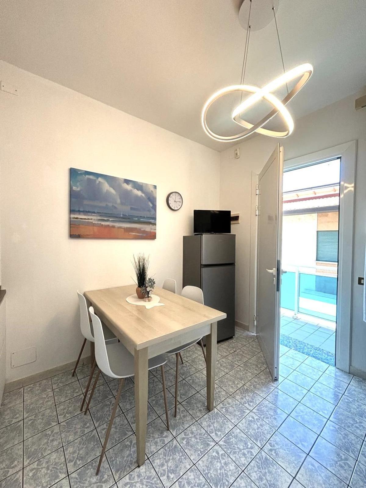 Bilocali Casa De Lazzari - Piazza Brescia - Adria Holiday Jesolo - Family Apartments エクステリア 写真